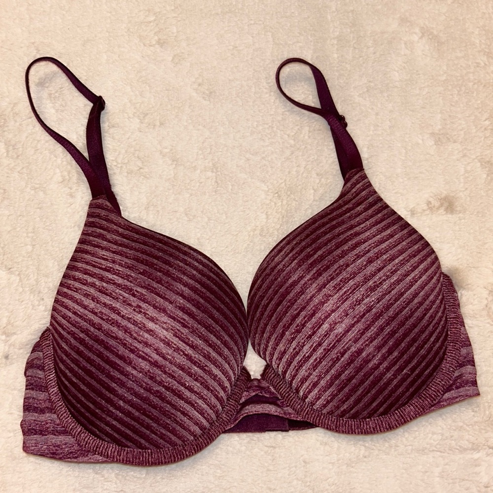 32D Victoria’s Secret perfect shape bra